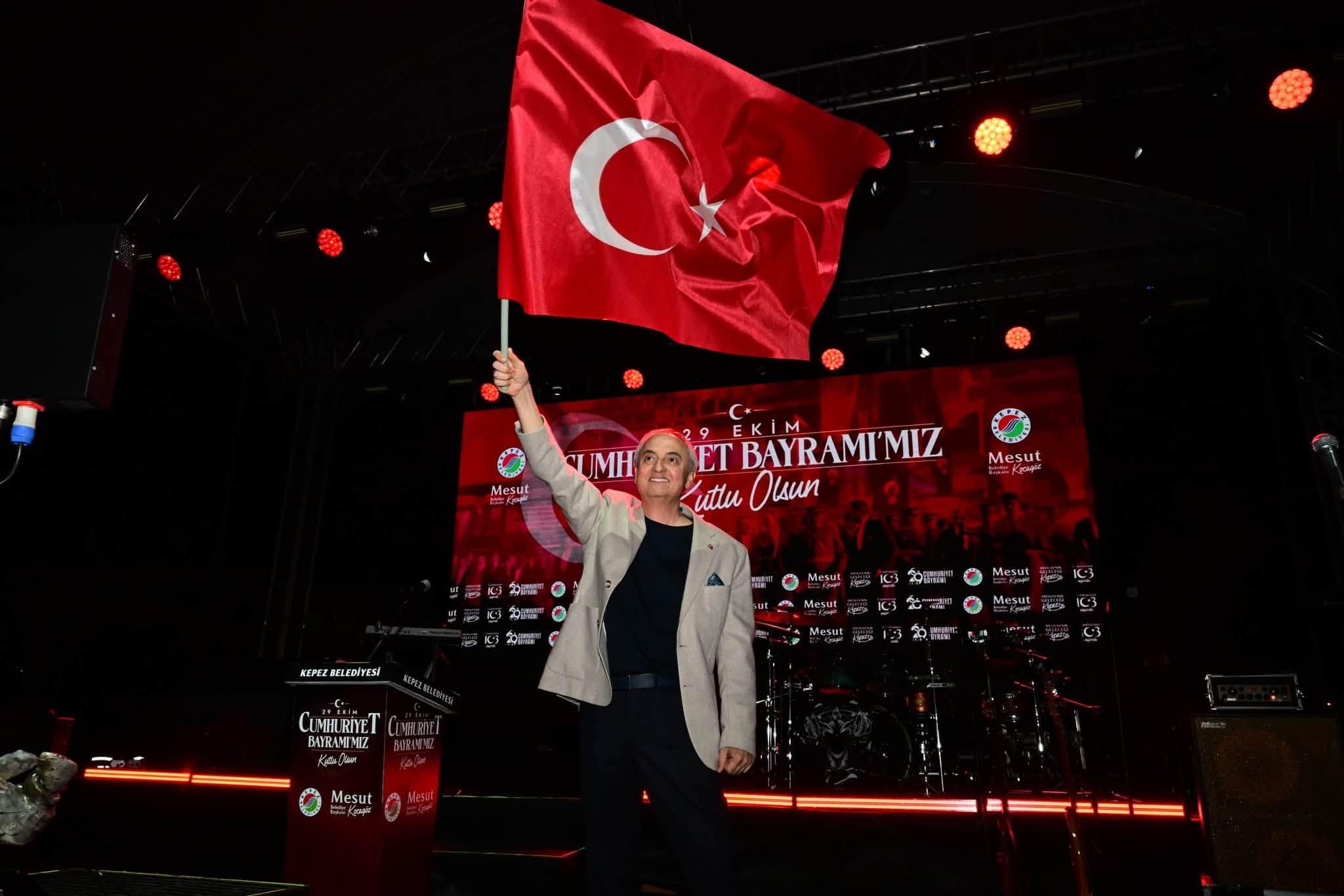 Antalya’da Cumhuriyet Coşkusu Manga Konseri Ile Zirveye Çıktı (2)