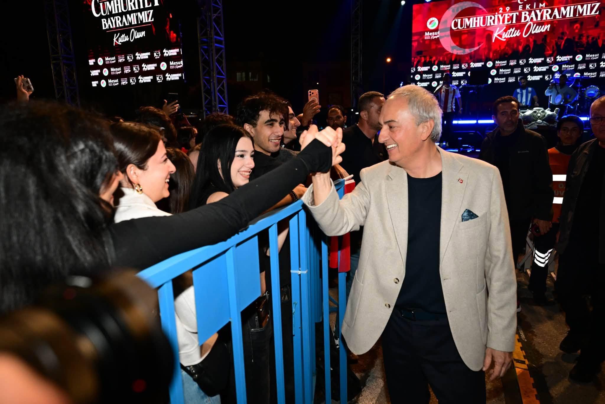 Antalya’da Cumhuriyet Coşkusu Manga Konseri Ile Zirveye Çıktı (4)