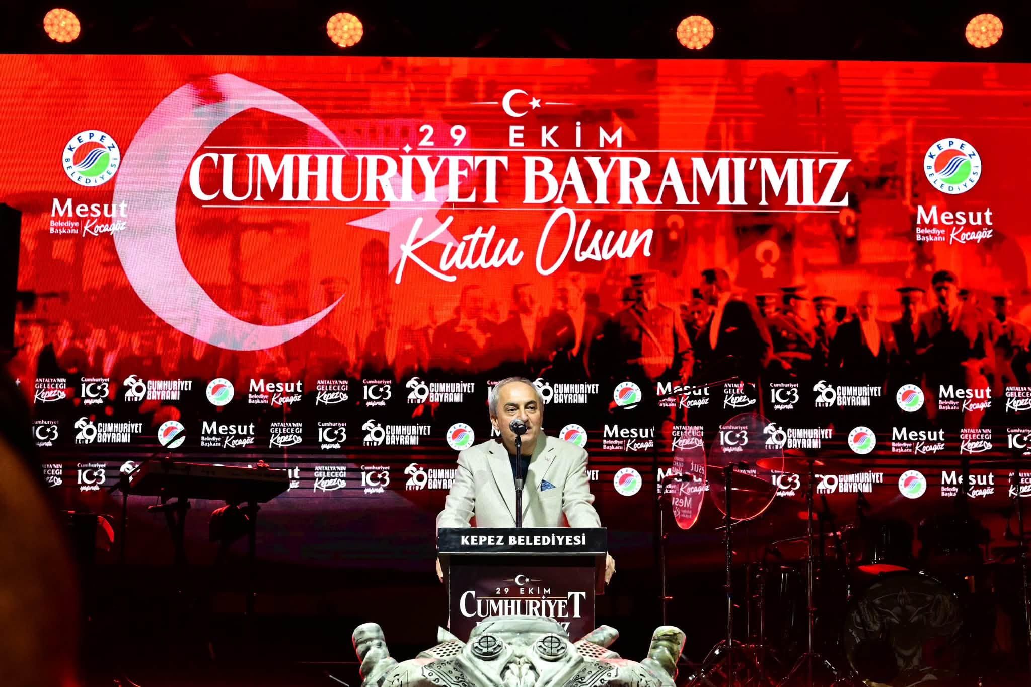 Antalya’da Cumhuriyet coşkusu maNga konseri ile zirveye çıktı