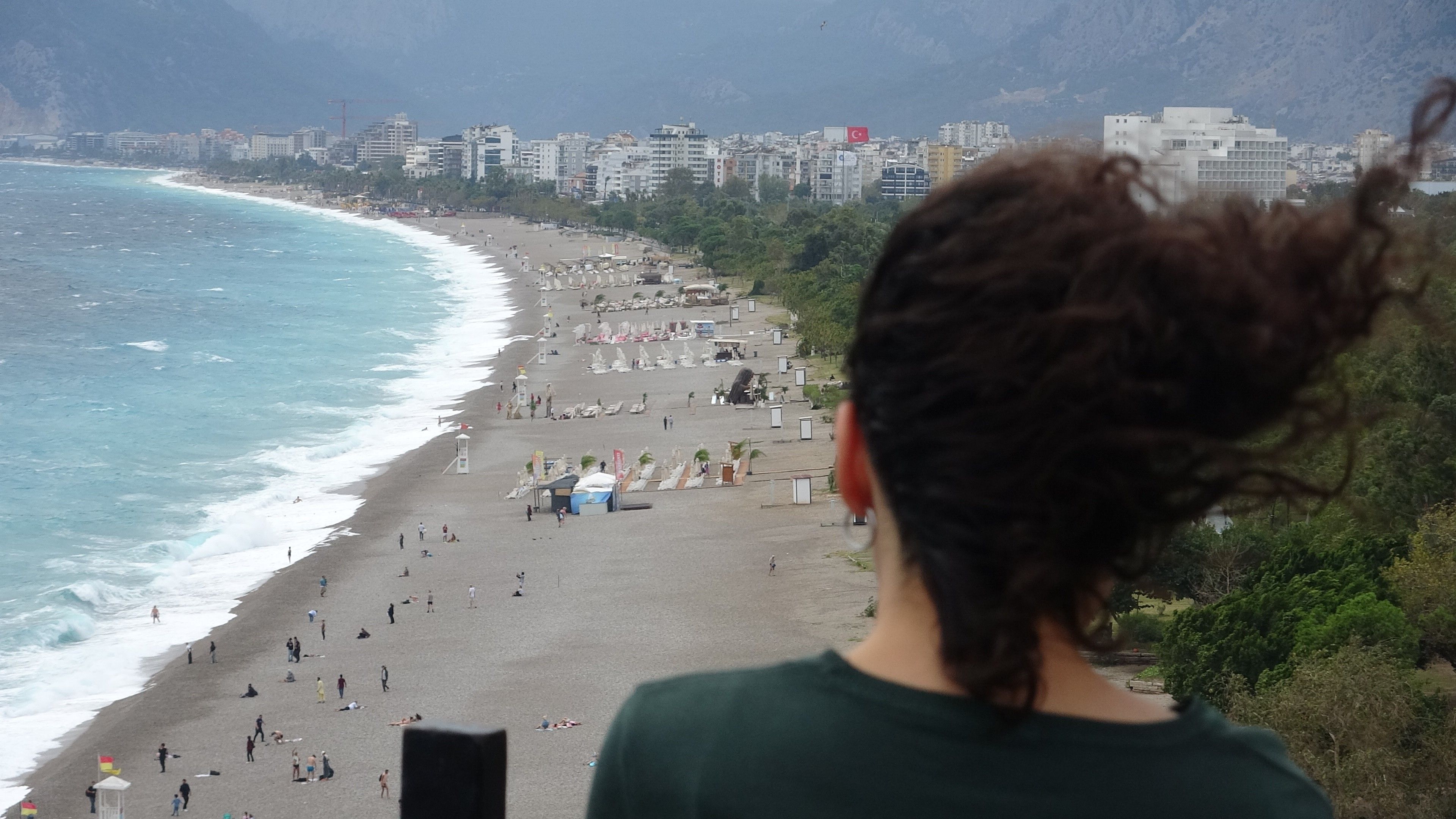 Antalya’da Dev Dalgaların Arasına Tehlikeli Atlayış (6)