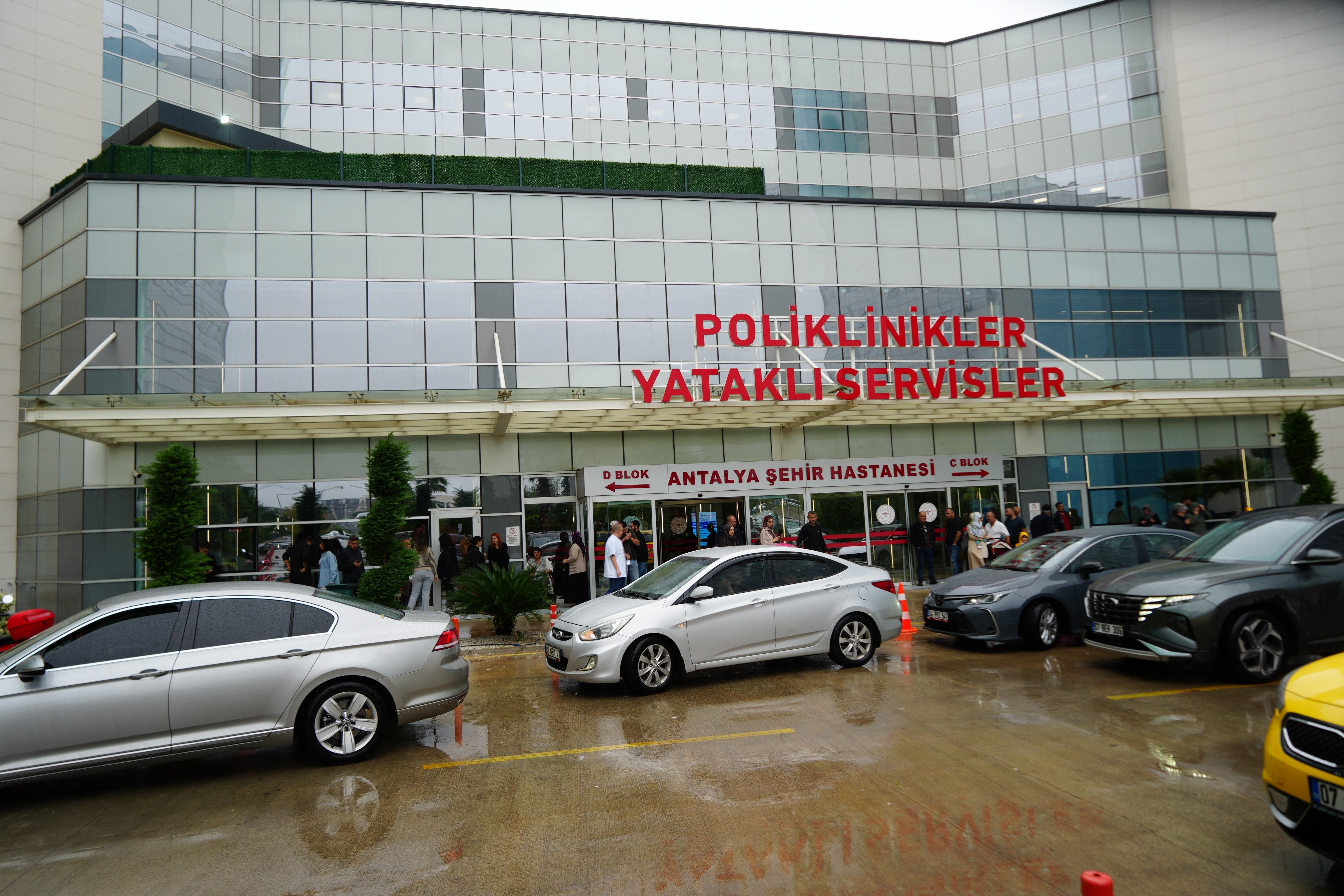 Antalya’da Hastaneye Girip Diye Gitti Tümör Çıktı (8)