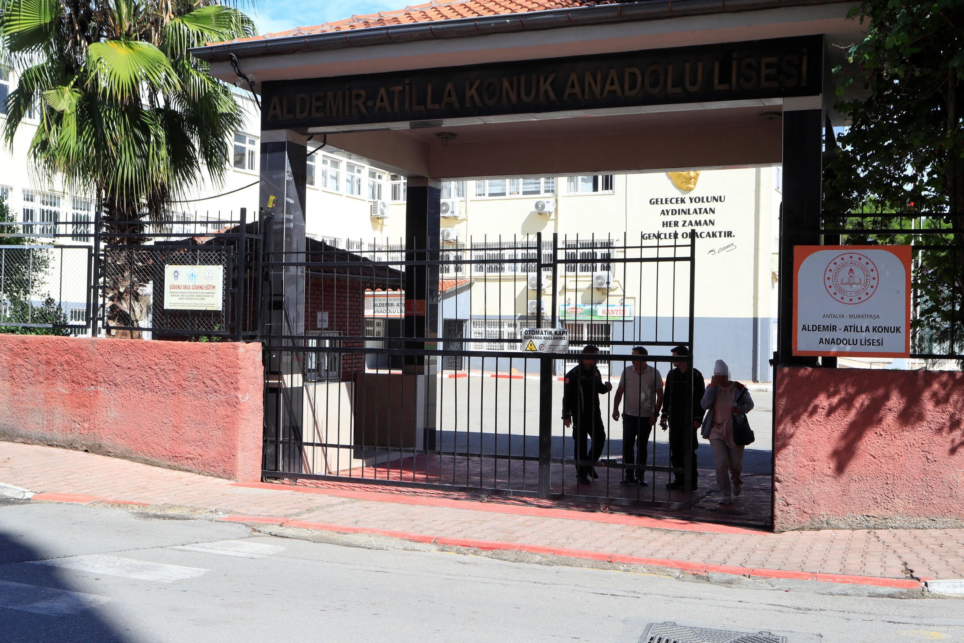Antalya’da Kpss Sonrası Okulda Mahsur Kaldı (1)