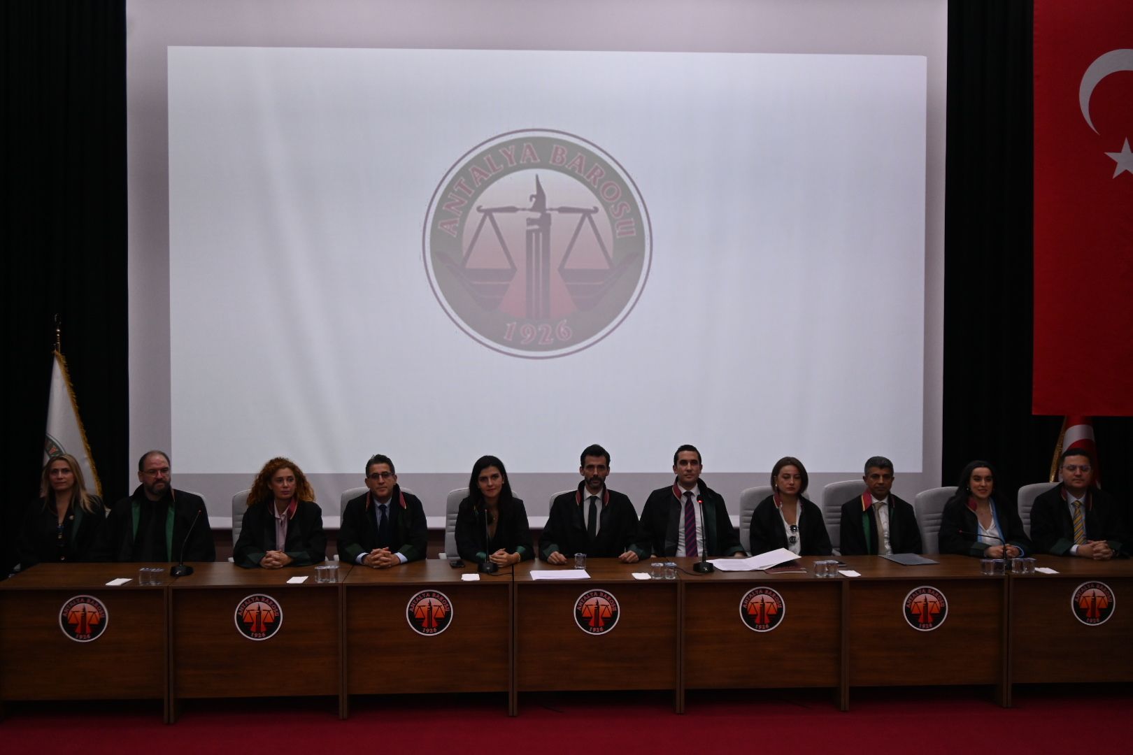 Antalya’da Kuğulu Park Krizi! Akdeniz Üniversitesi’nin Ardından Barodan Dava Hamlesi (1)-1