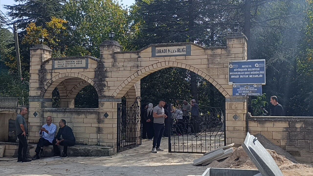 Antalya’da Mezarlık Zehir Tehdidi Altında (9)