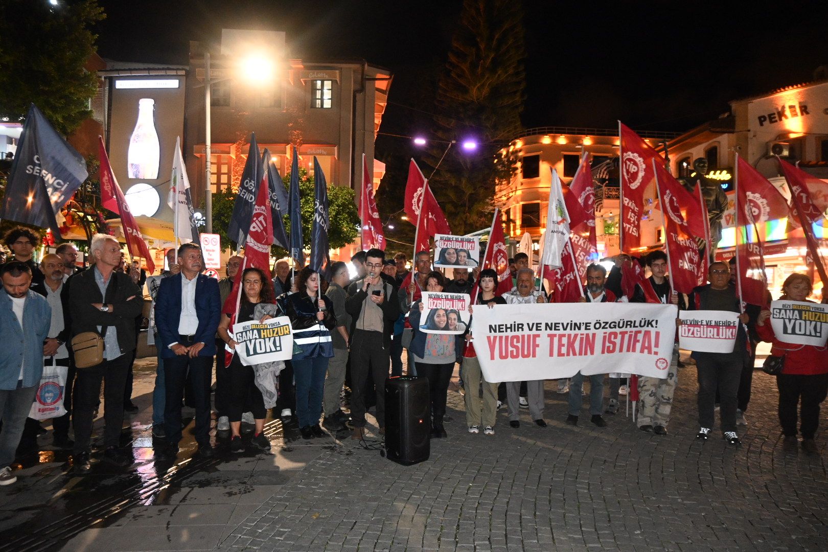Antalyada Ogrencilerden Yusuf Tekine Istifa Cagrisi (1)-1