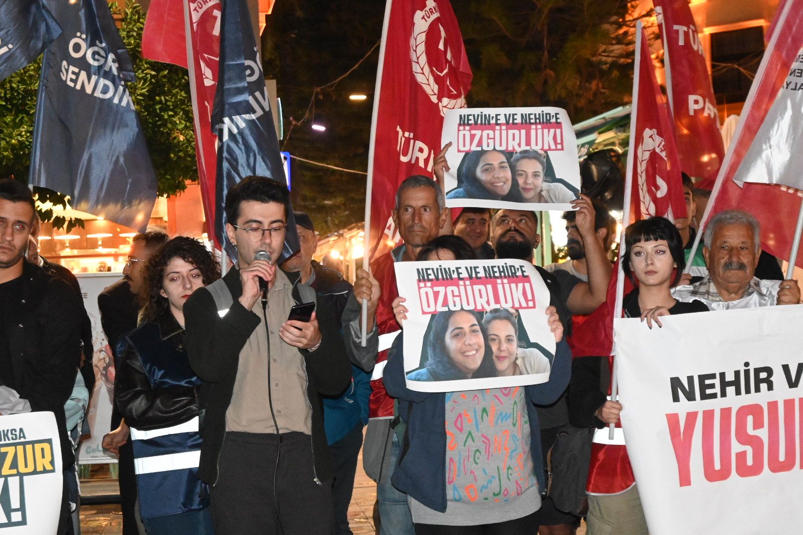 Antalyada Ogrencilerden Yusuf Tekine Istifa Cagrisi (2)