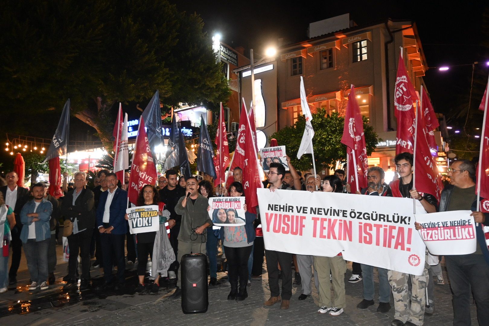 Antalyada Ogrencilerden Yusuf Tekine Istifa Cagrisi (4)