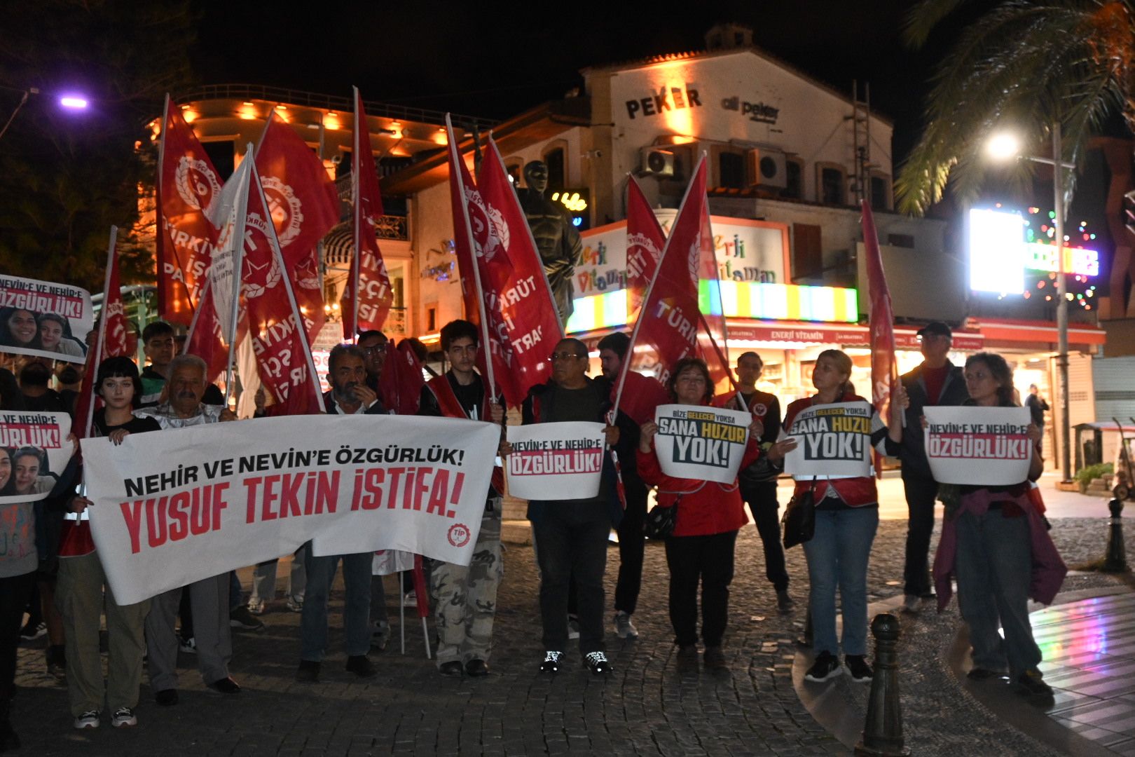 Antalyada Ogrencilerden Yusuf Tekine Istifa Cagrisi (5)