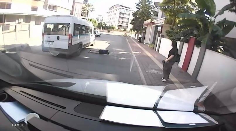 Antalya’da Okul Servisinden Indi Hastanelik Oldu (7)