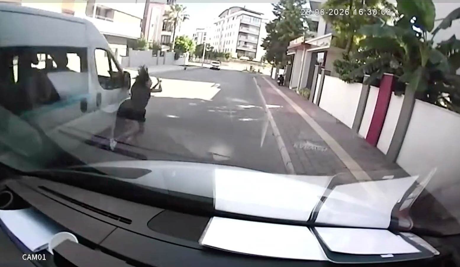 Antalya’da Okul Servisinden Indi Hastanelik Oldu (8)