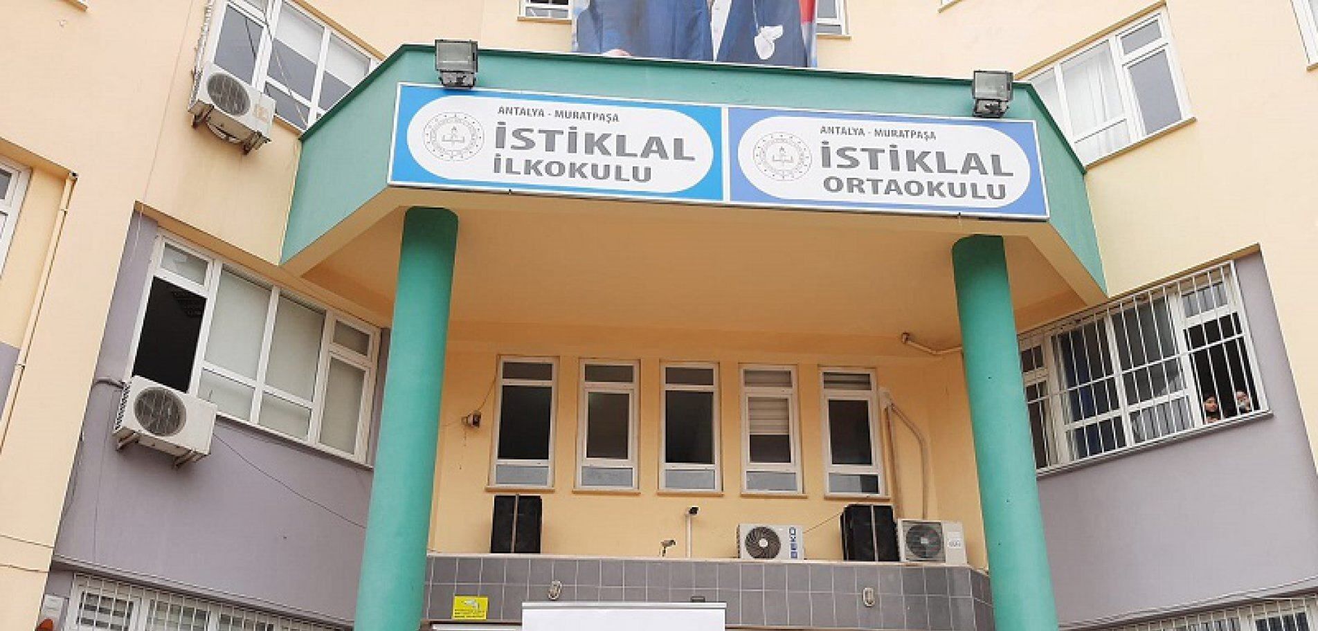 Antalya’da Okul Ve Kaynak Kitap Iddiası! Veliler Denetim Istedi (5)
