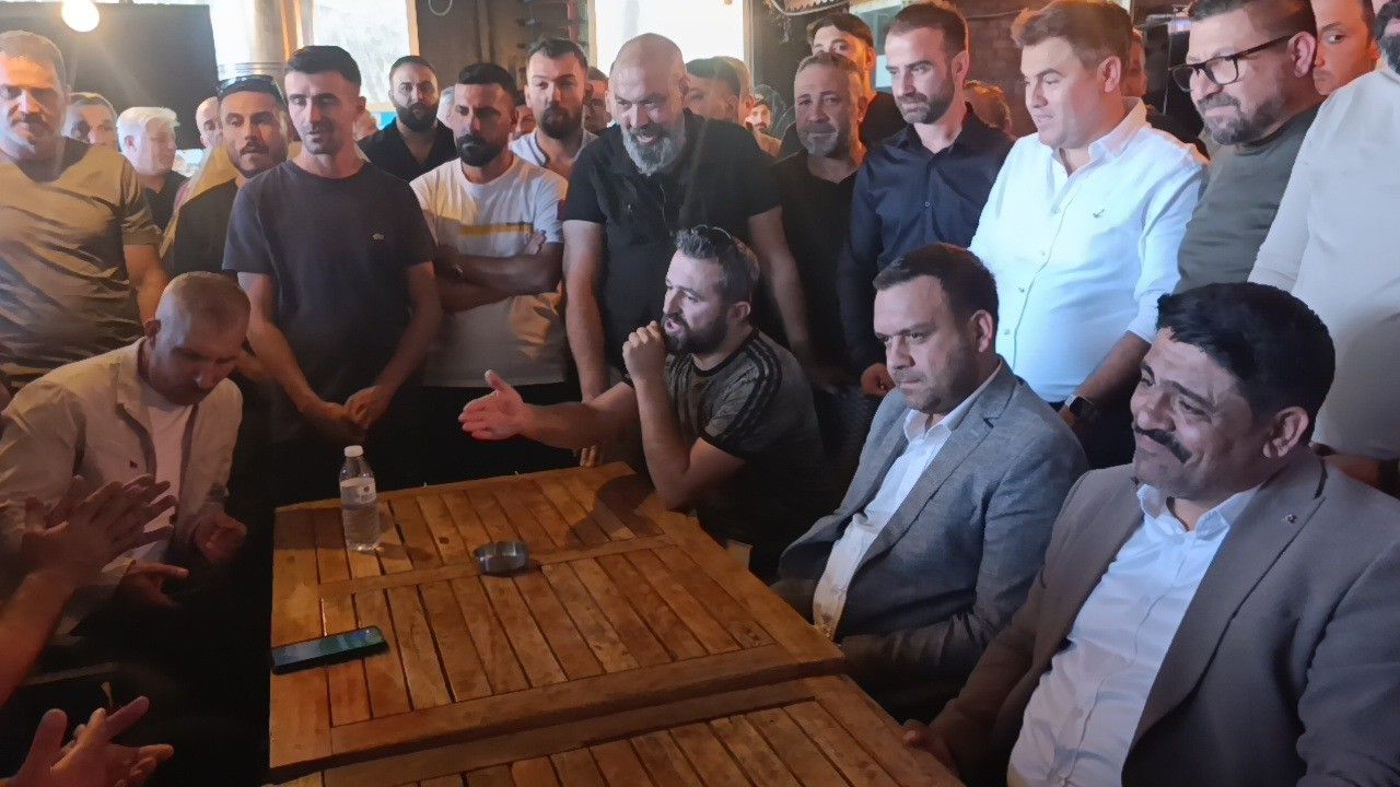 Antalya’da Vatandaşlar Yolu Trafiğe Kapattılar (6)