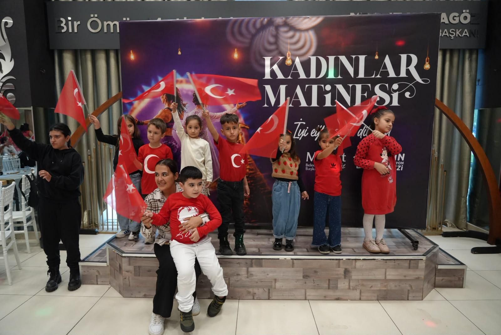 Antalya’daki Kadınlar Matinesi’nde Cumhuriyet Bayramı Coşkusu Yaşandı (1)