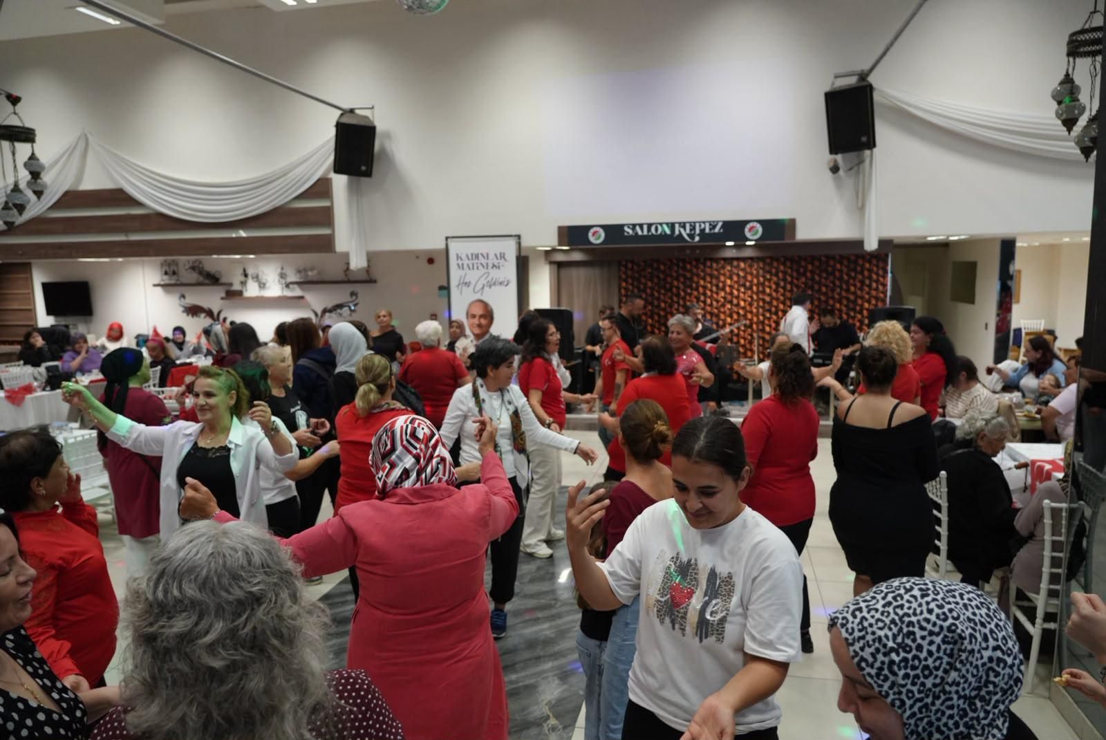 Antalya’daki Kadınlar Matinesi’nde Cumhuriyet Bayramı Coşkusu Yaşandı (4)
