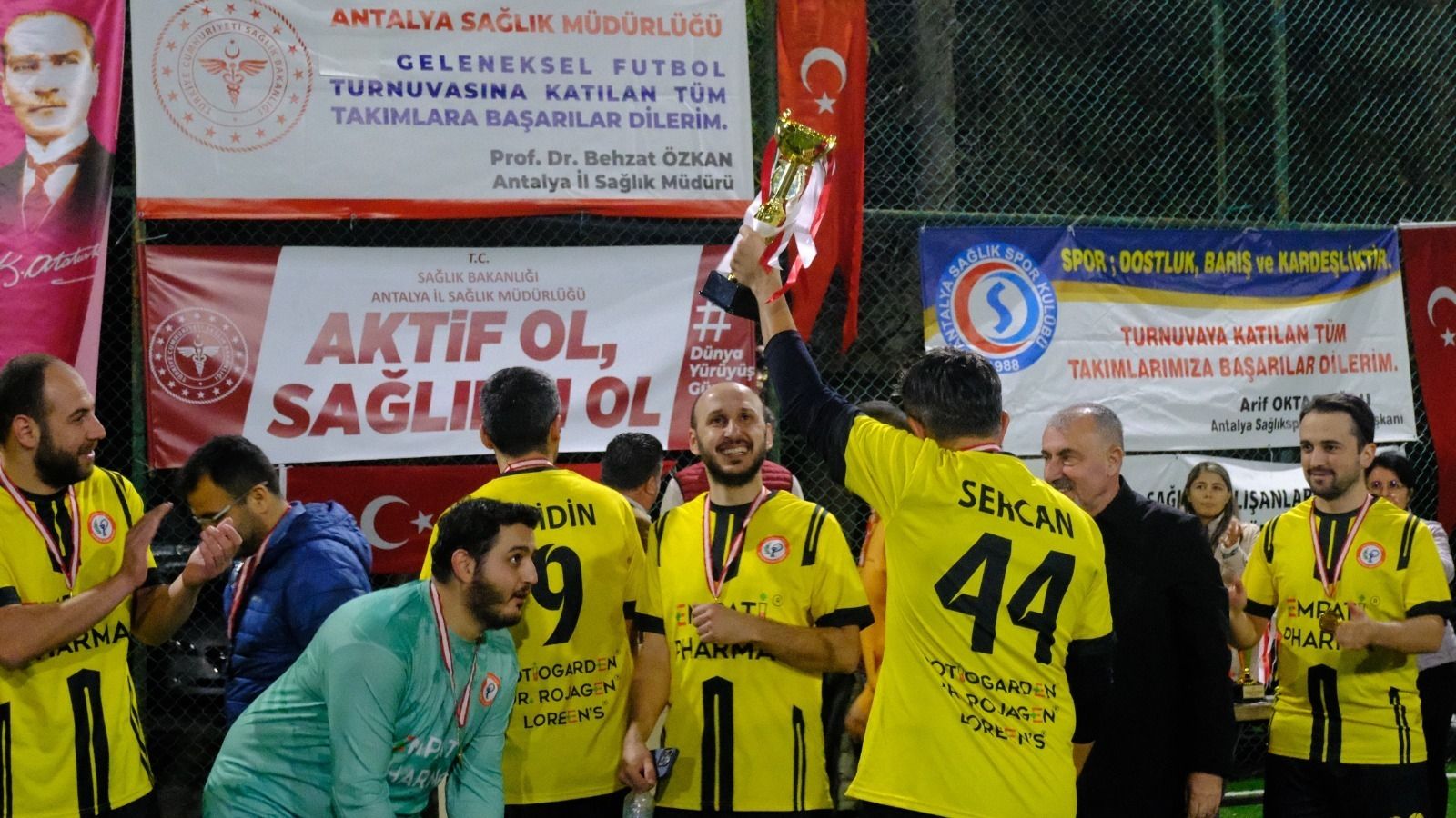Antalya’daki Sağlık Çalışanlarından Turnuva Heyecanı (5)