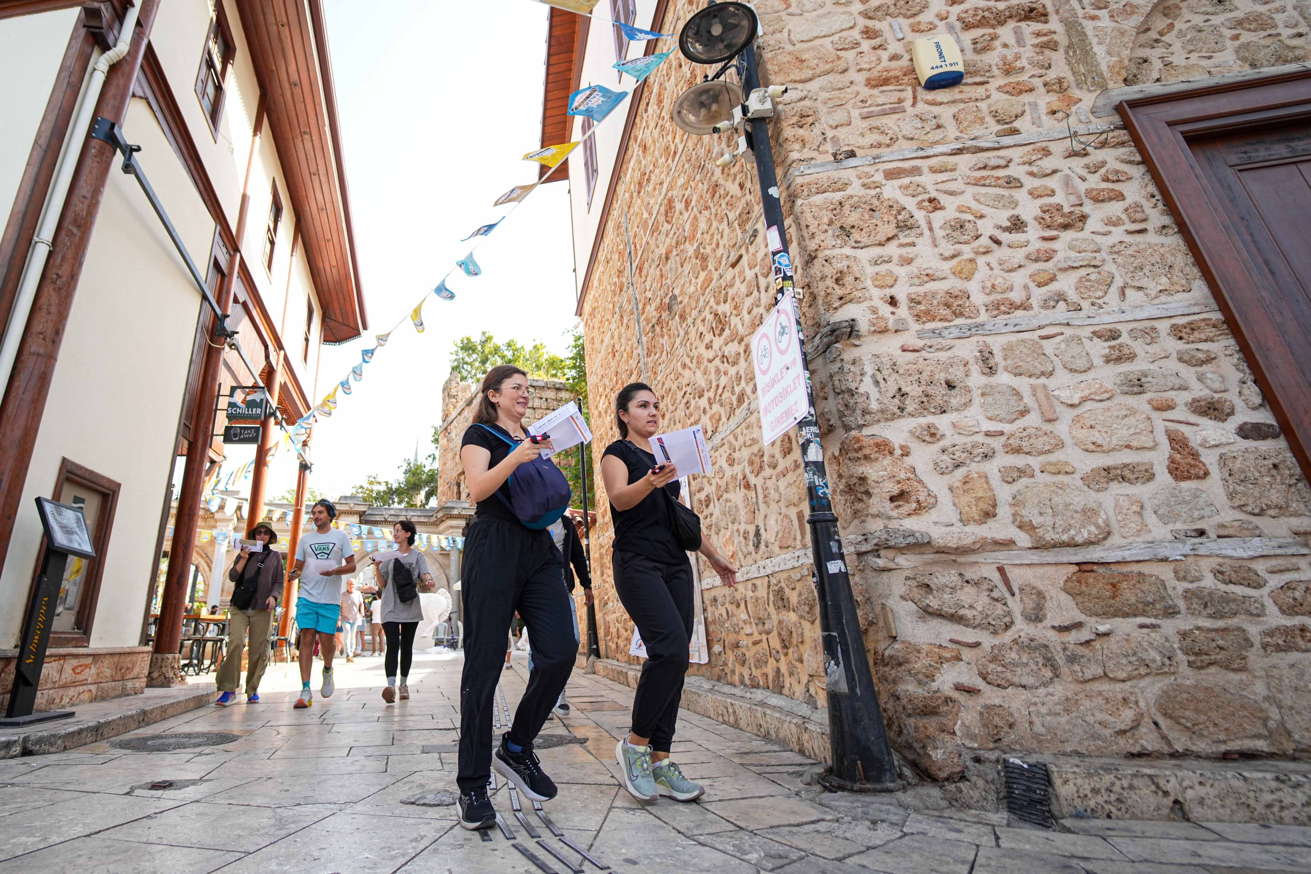 Antalya’nın Kalbi Kaleiçi’nde 800 Kişi Hazine Avına Çıktı (4)