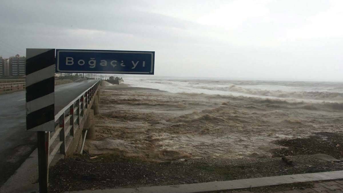 Antalya’nın Ünlü Sahili Küçülüyor Mu Konyaaltı Sahili’nde 120 Metrelik Gerileme (1)