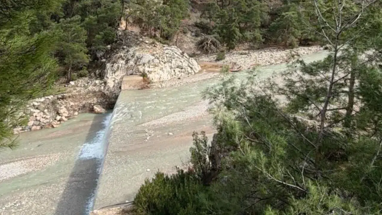 Antalya’nın Ünlü Sahili Küçülüyor Mu Konyaaltı Sahili’nde 120 Metrelik Gerileme (2)