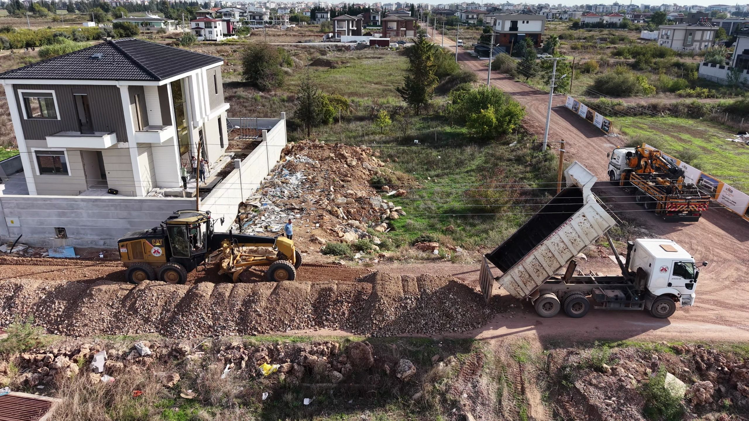 Antalya’nın Yeniköy Mahallesi’nde Yol Çalışması Başladı (2)