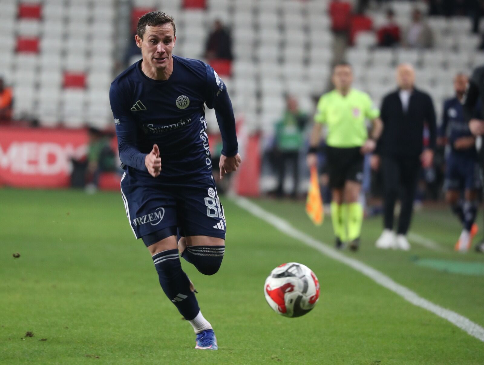 Antalyaspor’un Ekonomik Krizde Ilginç Tablo! Oynamadan Milyonlar Kazanıyorlar (2)