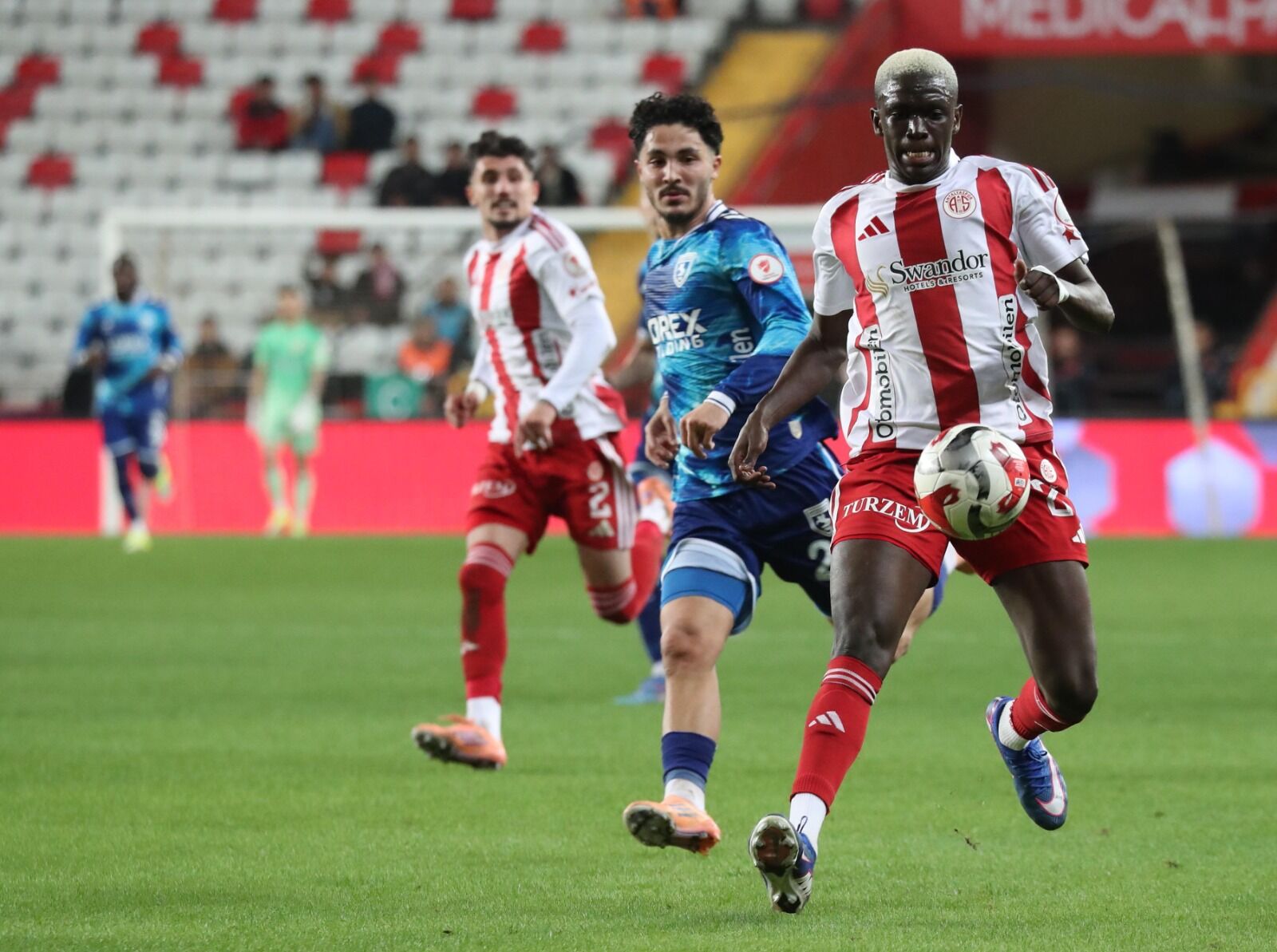 Antalyaspor’un Ekonomik Krizde Ilginç Tablo! Oynamadan Milyonlar Kazanıyorlar (3)