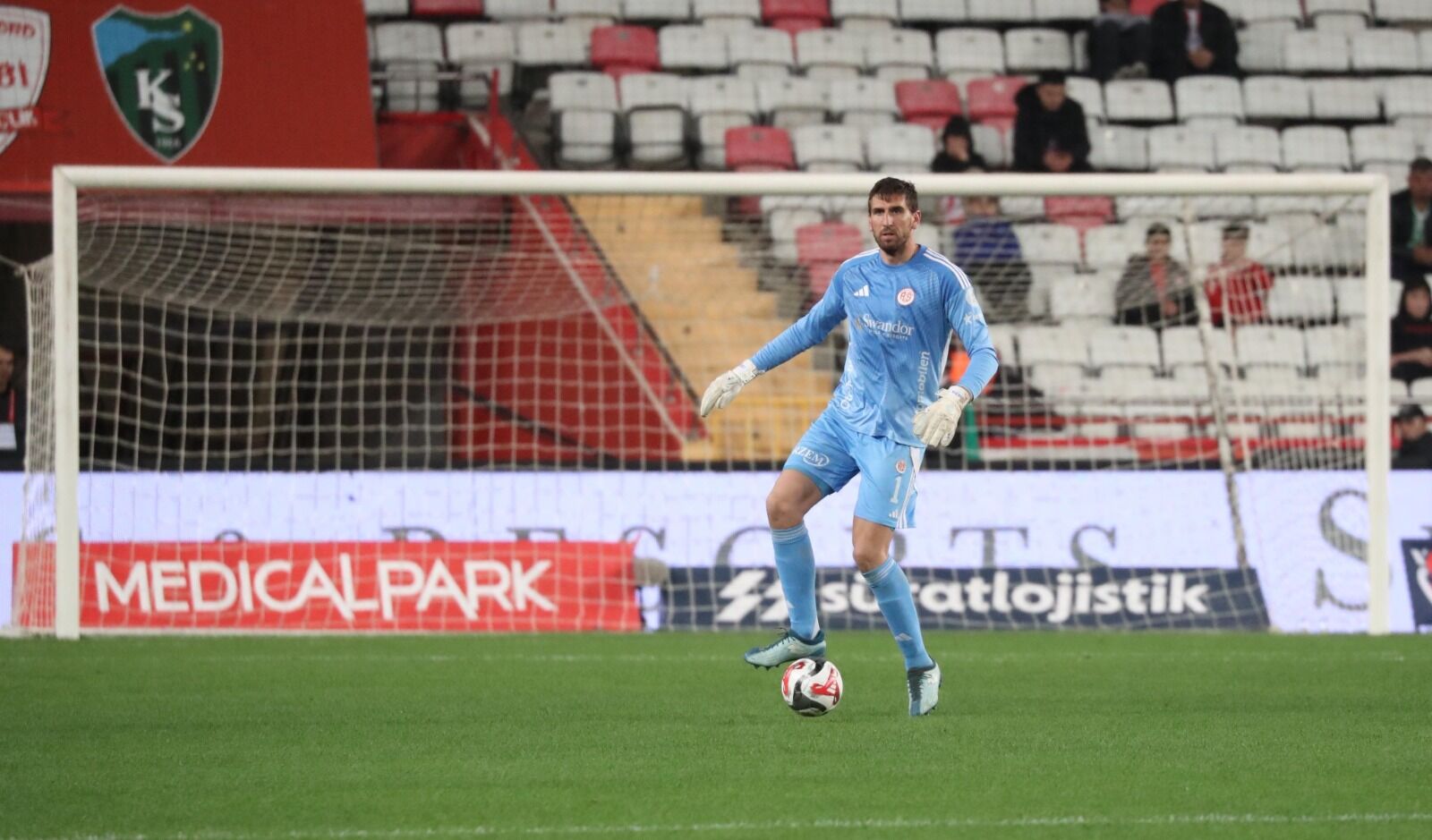 Antalyaspor’un Ekonomik Krizde Ilginç Tablo! Oynamadan Milyonlar Kazanıyorlar (5)