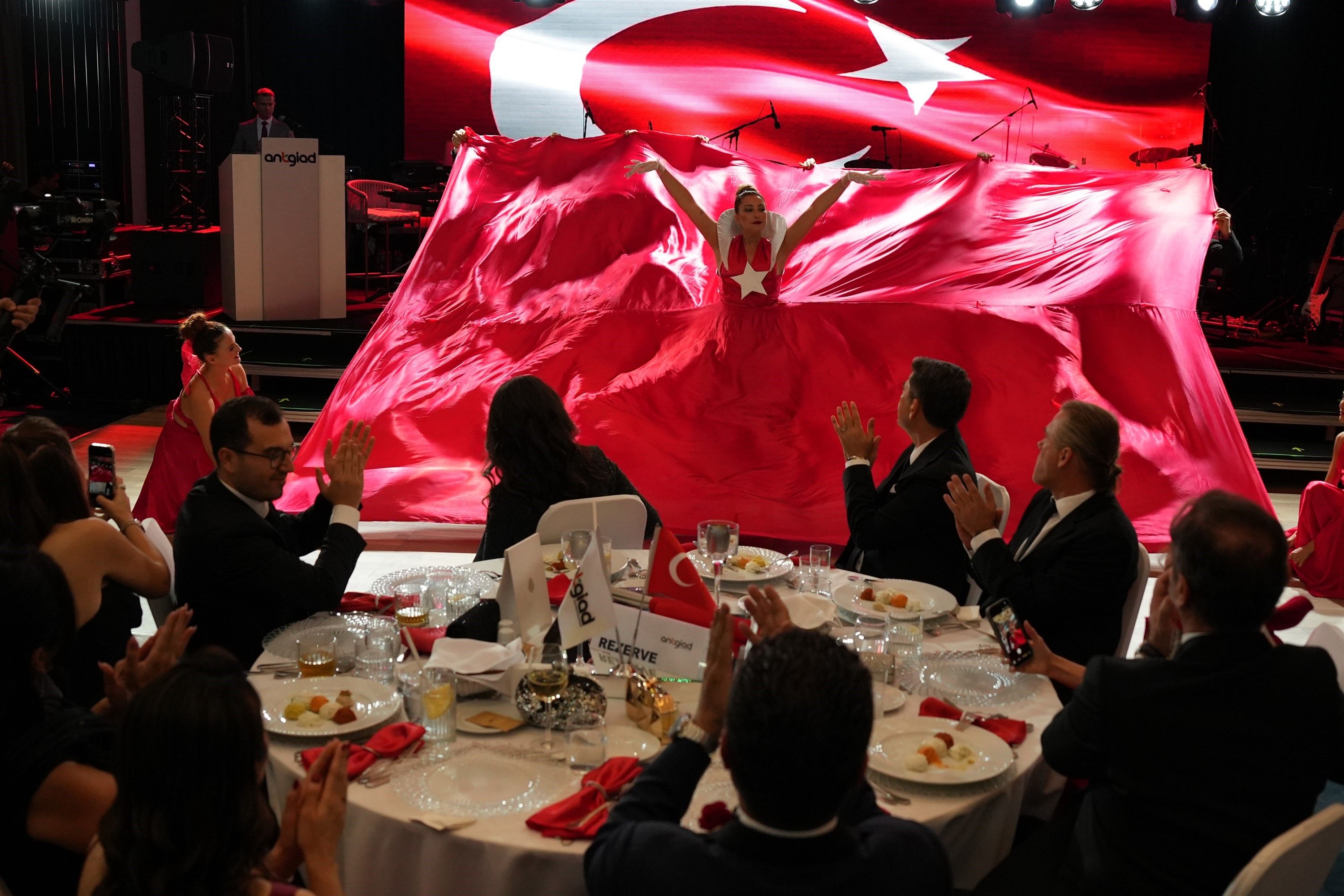 Antgi̇ad’ın Cumhuriyet Balosu’nda Ercan Yavaş’tan Gelecek Kuşaklara Çağrı (2)