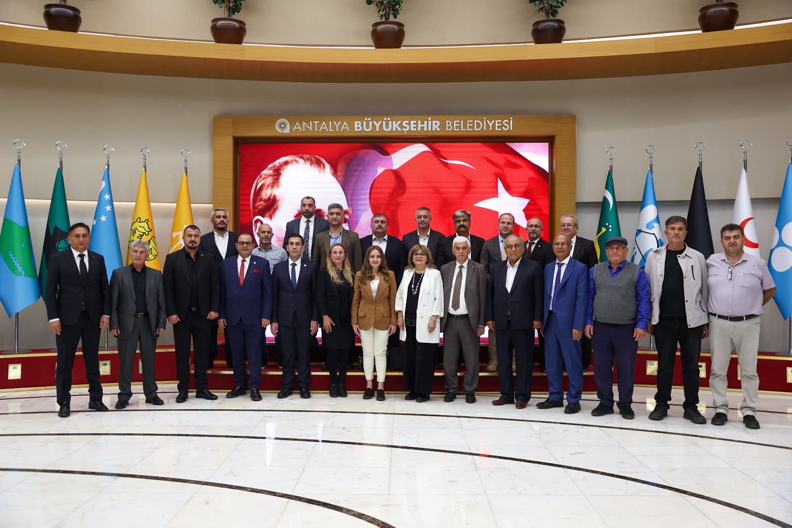 Başkan Vekili Özdemir Muhtarlar Dernek Başkanlarını kabul etti