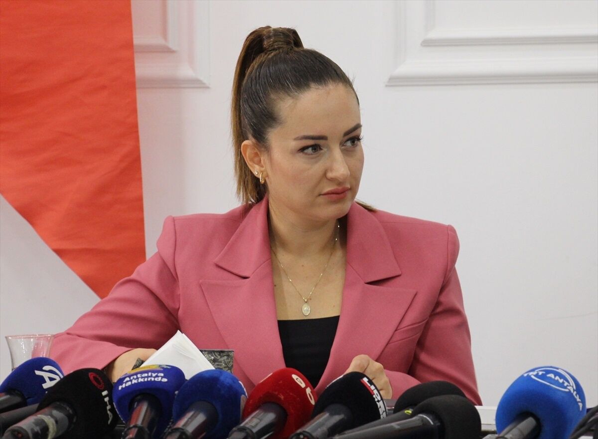 Busra Ozdemir Akp Mi Gececek (3)