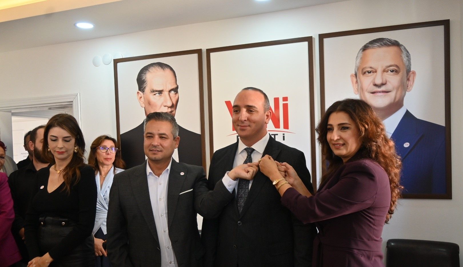 Cem Kotan Yeni Parti Rozetini Taktı (3)