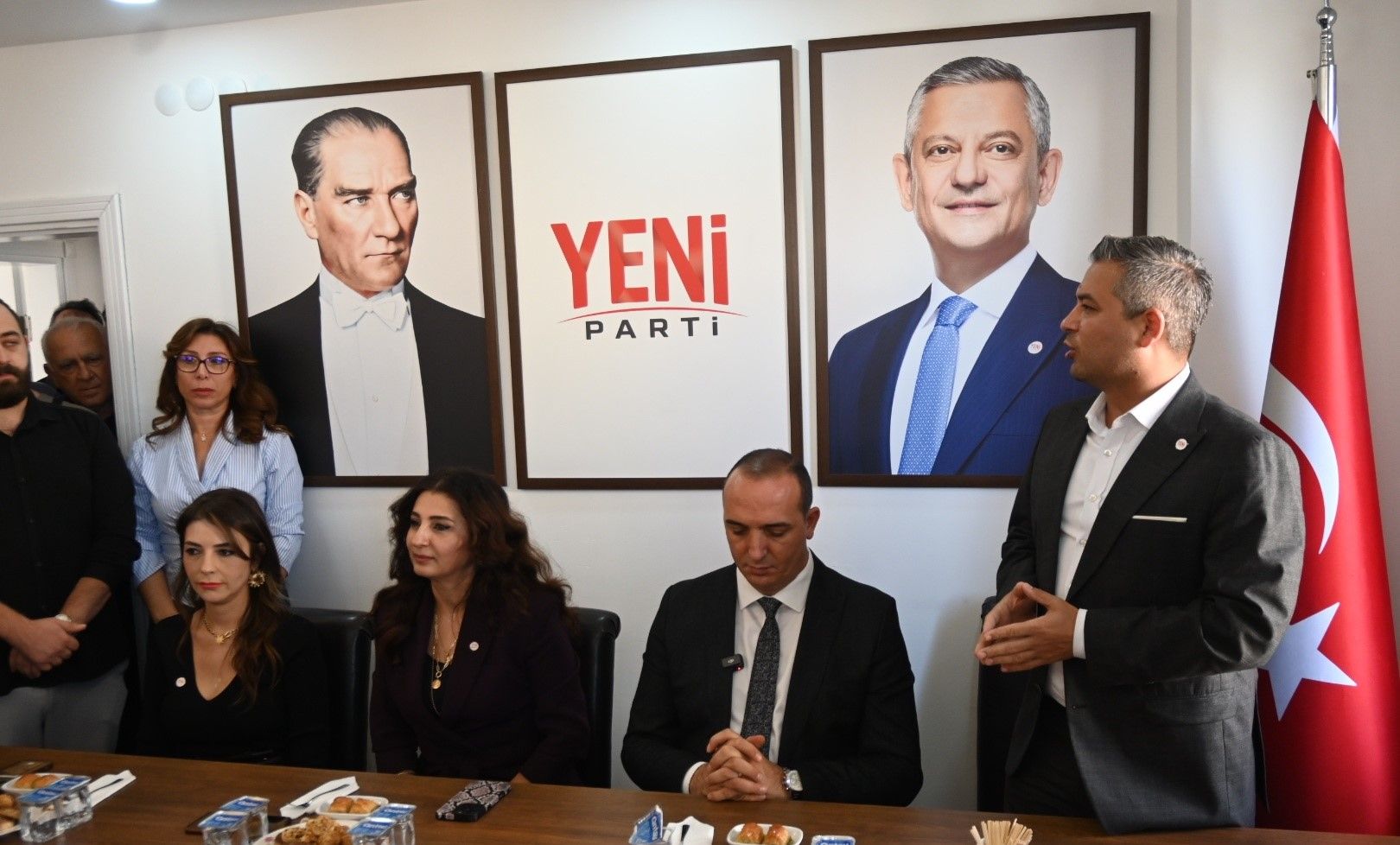 Cem Kotan Yeni Parti Rozetini Taktı (4)