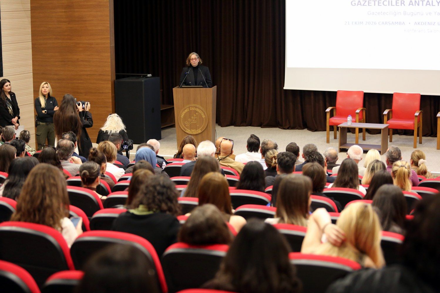 Doktor Rektör Gazetecilere, Gazetecilik Dersi Verdi (3)