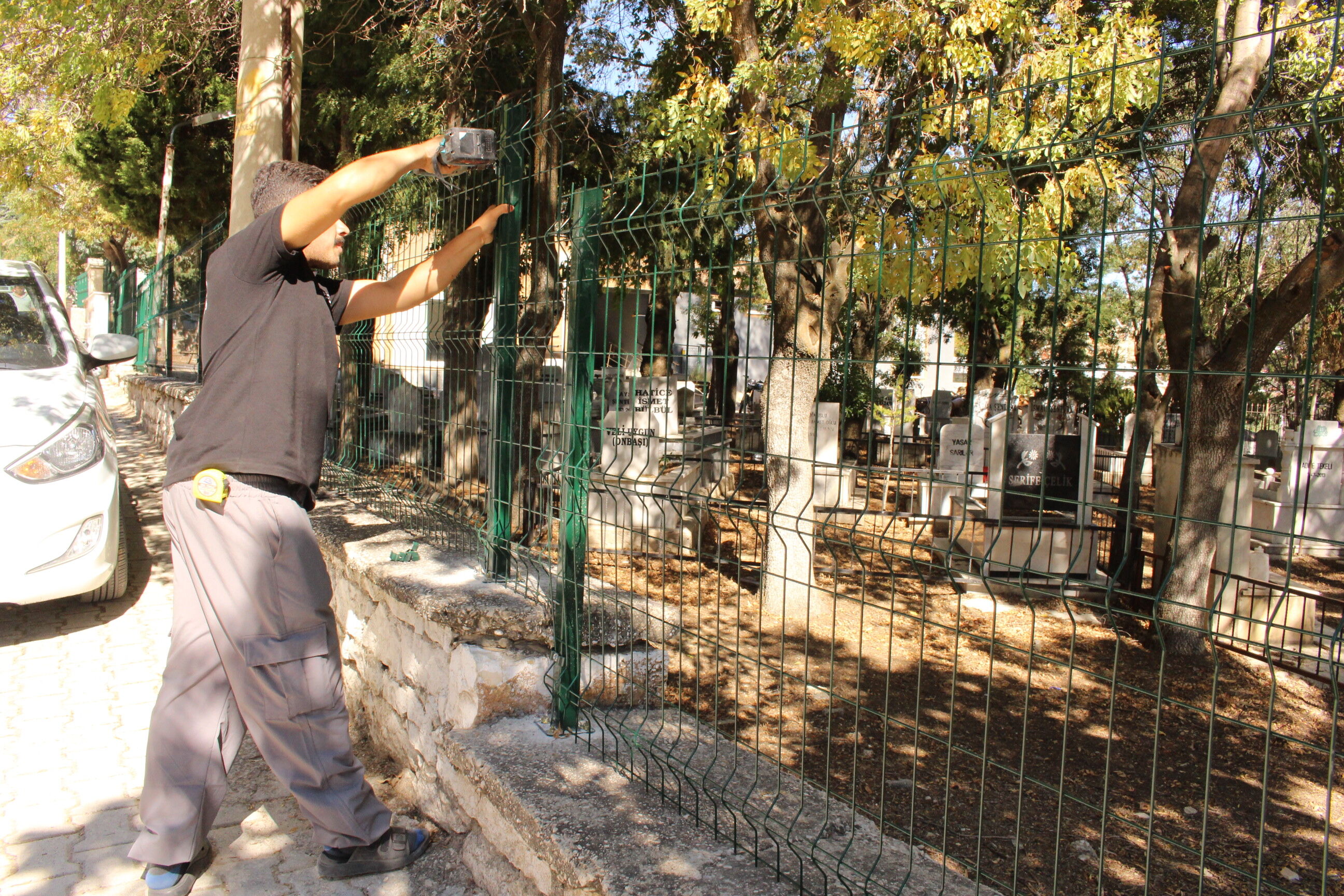 Elmalı Kızıltemeller Mezarlığı’nda güvenlik ve çevre düzenlemesi