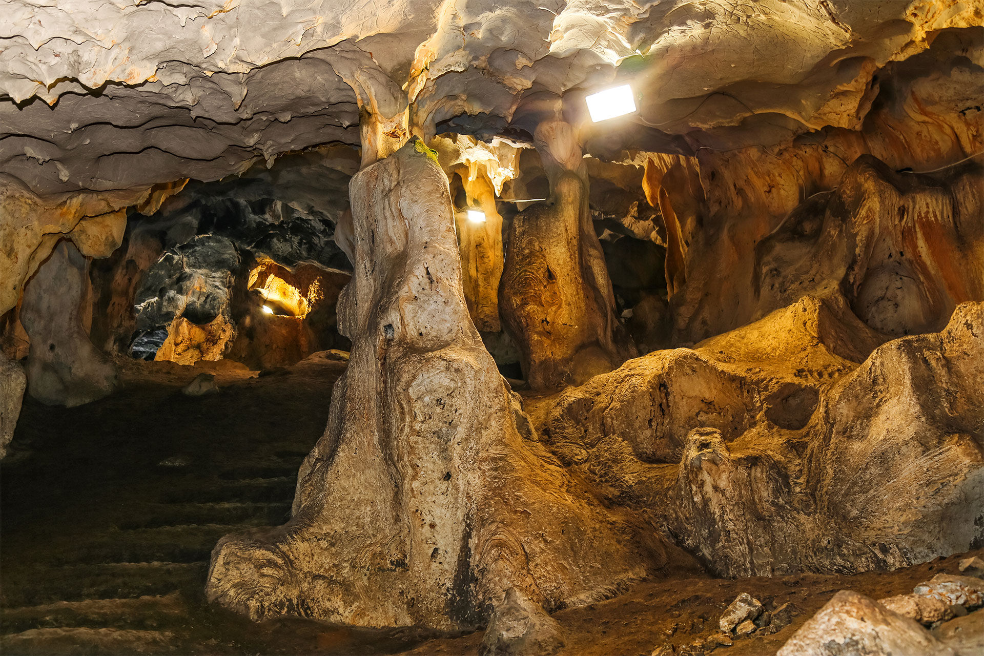 Karain Magarasi (1)