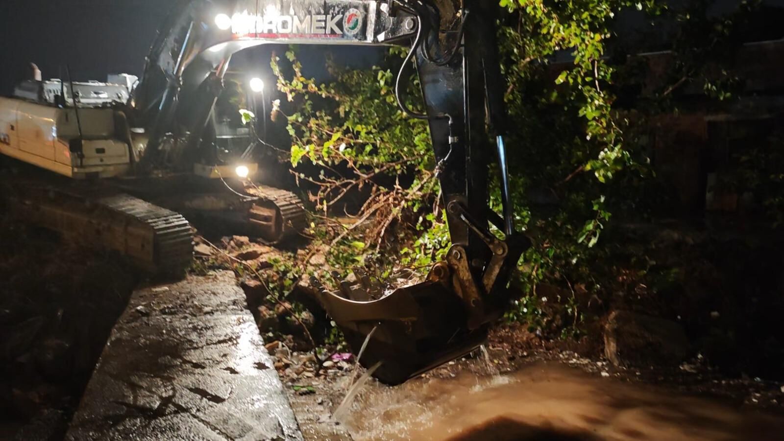 Kepez Belediyesi Müstakil Evlere Set Çekti (2)-1