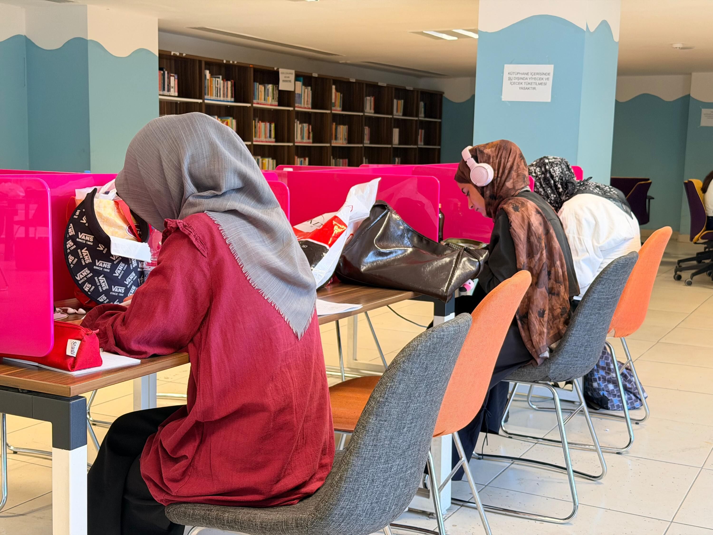 Kepez Belediyesi’nin Kütüphanesi Her Yaşa Hizmet Veriyor (2)