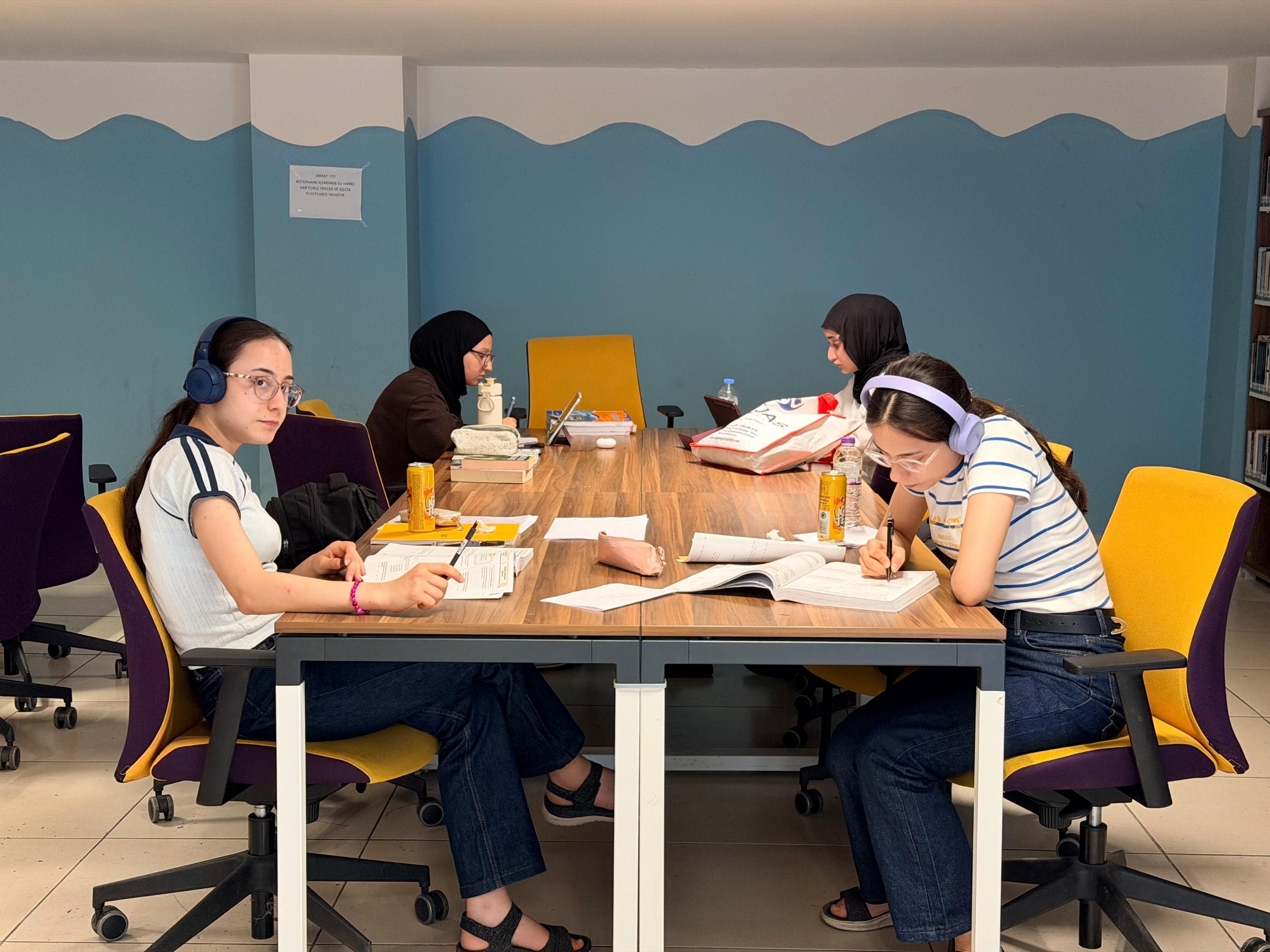 Kepez Belediyesi’nin Kütüphanesi Her Yaşa Hizmet Veriyor (3)