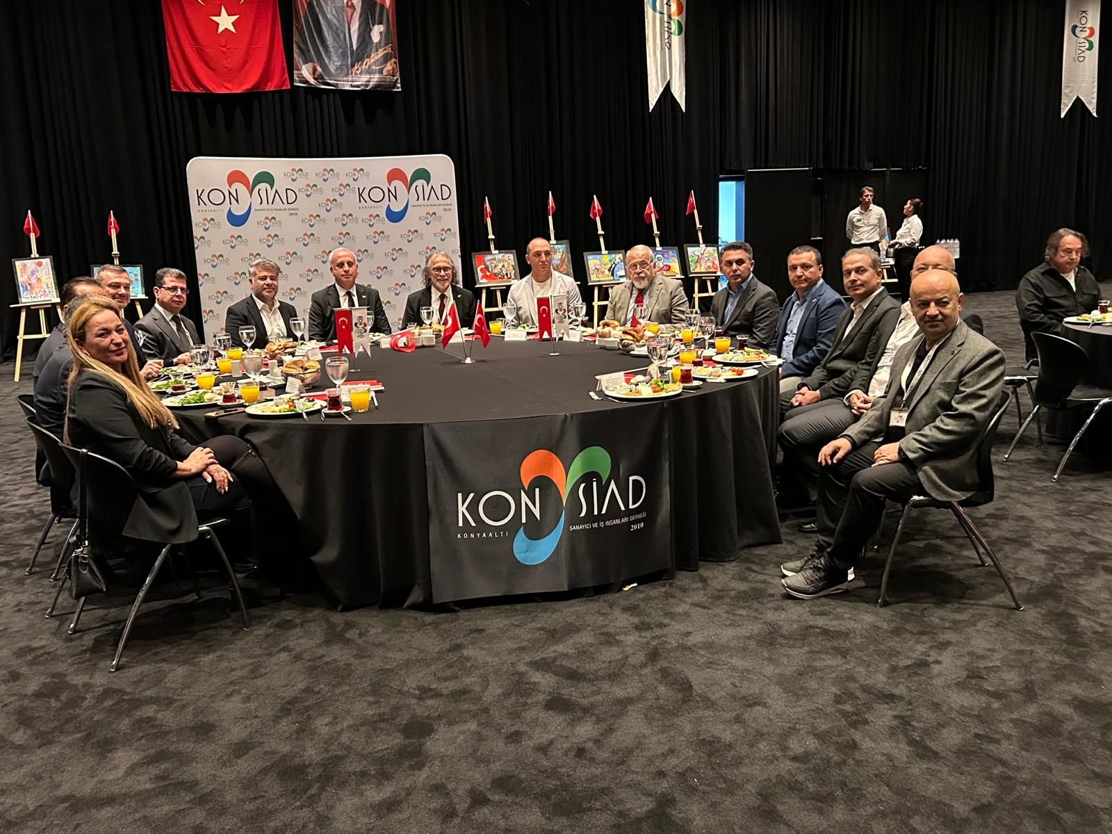 Konysi̇ad’dan ‘Sonsuz Cumhuriyet’ Etkinliği! 3 Kulvarda Dereceye Girenler Ödüllendirildi (5)