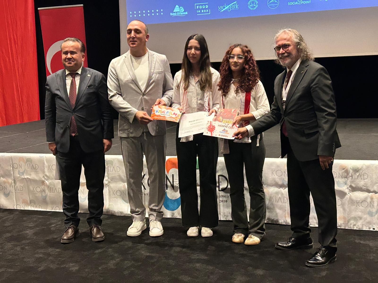 Konysi̇ad’dan ‘Sonsuz Cumhuriyet’ Etkinliği! 3 Kulvarda Dereceye Girenler Ödüllendirildi (6)
