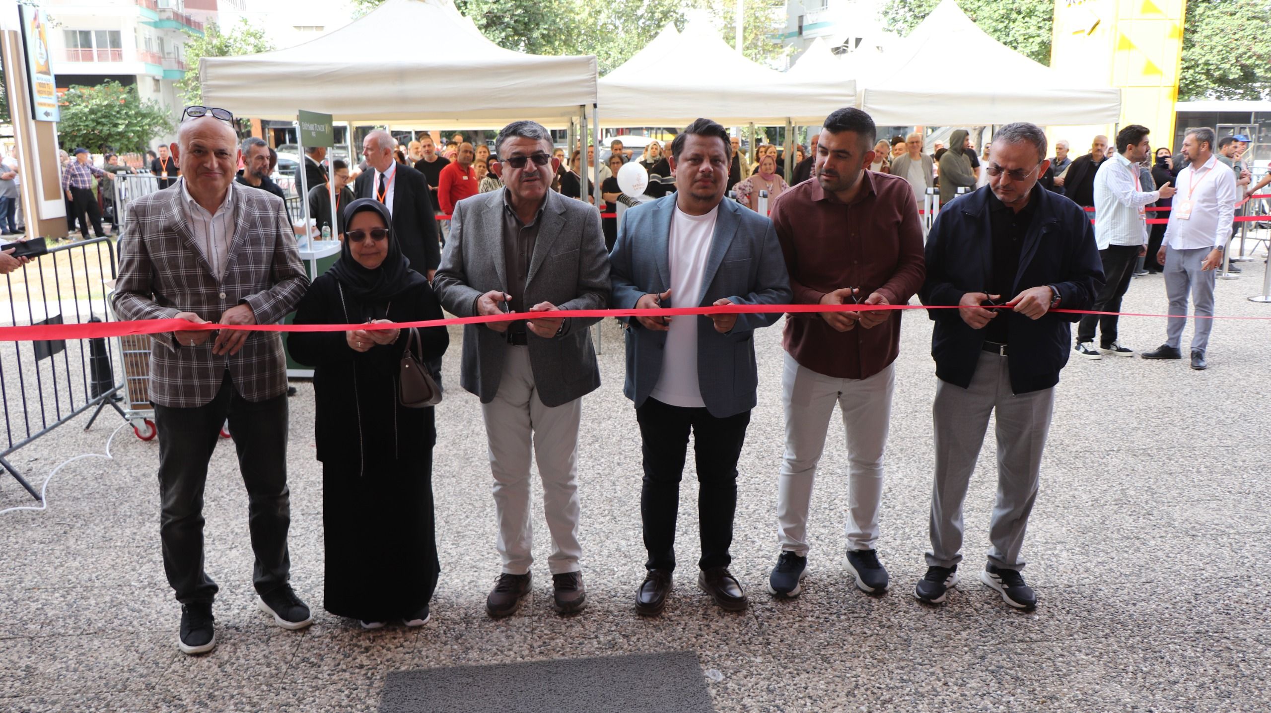 Leblebi Çarşısı Antalya’da Açıldı! Yüzlerce Kişi Gece Yarısından Itibaren Kuyruğa Girdi (5)