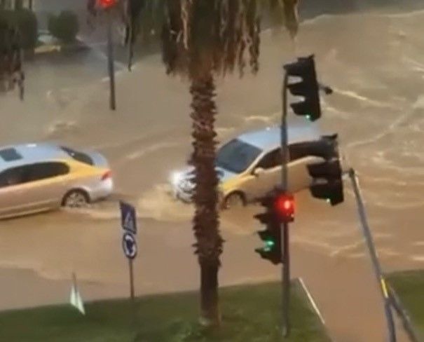 Mersinde Saganak Hayati Felc Etti (2)