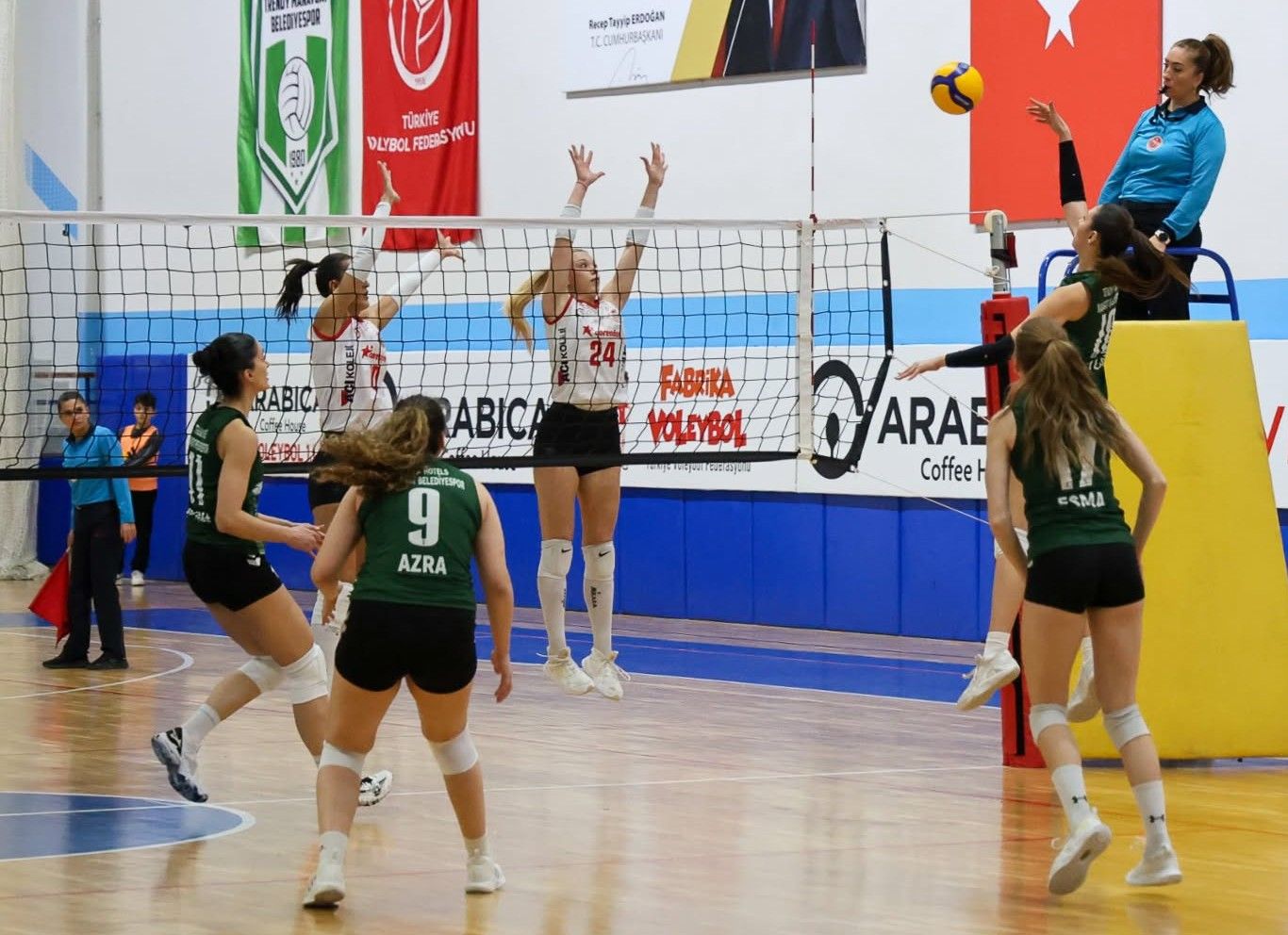 Voleybolda Kritik Galibiyetler! Antalya’nın Sultanları 3’Te 3 Yaptı (2)