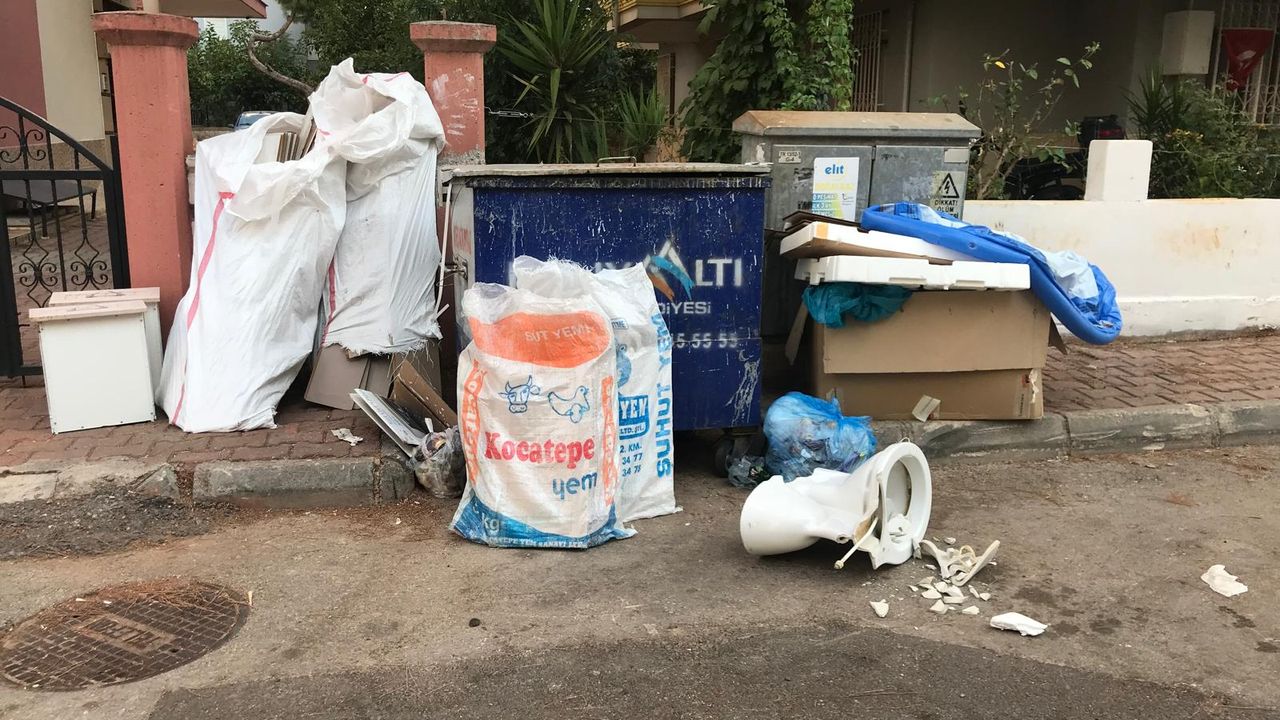 Antalya'nın farklı bölgelerinden ilginç çöp manzaraları...