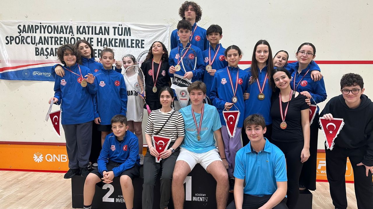 Muratpaşalı squash sporcuları, 10 yılda sıfırdan zirveye çıktı