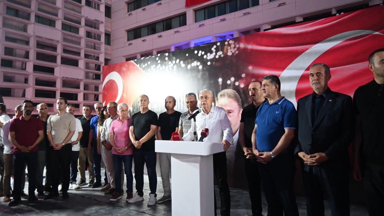 CHP’den Başkan Muhittin Böcek’e destek mitingi: “Antalya iradesine sahip çıkıyor”