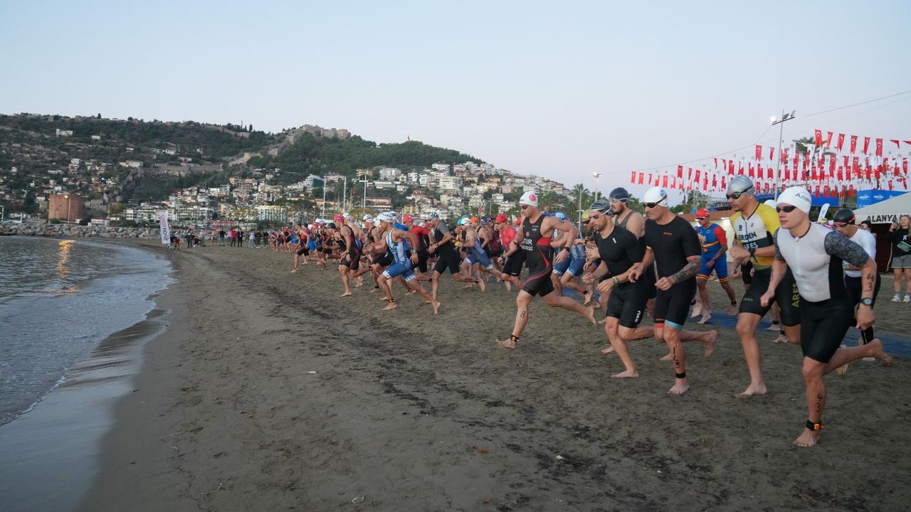 34. Uluslararası Alanya Triatlonu tamamlandı