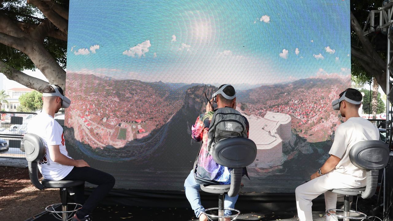 Mersin Büyükşehir Belediyesi gençleri festivalde buluşturdu