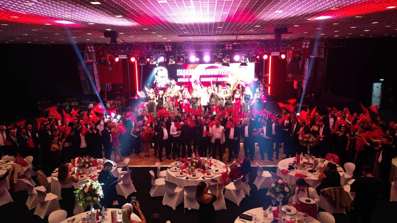 ANTGİAD, Cumhuriyet’in 102. yılını coşkuyla kutladı