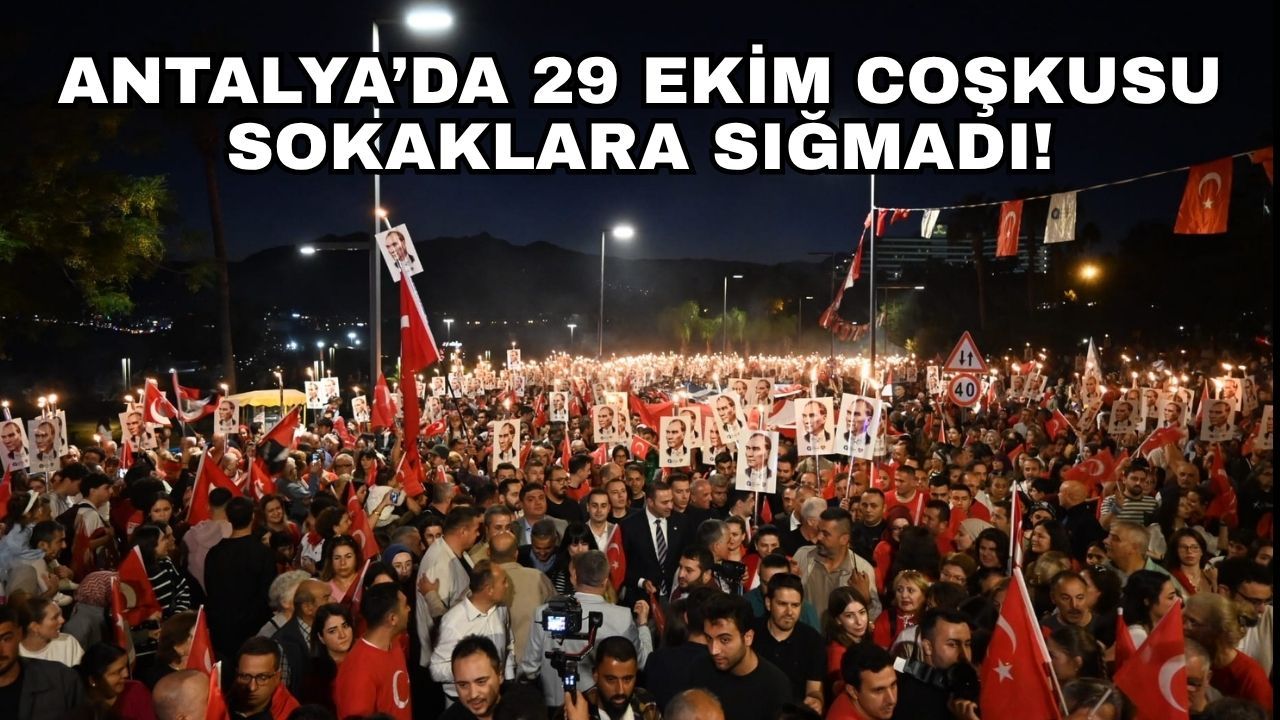 Antalya’da 29 Ekim coşkusu sokaklara sığmadı... Antalyalılar fener alayına akın etti