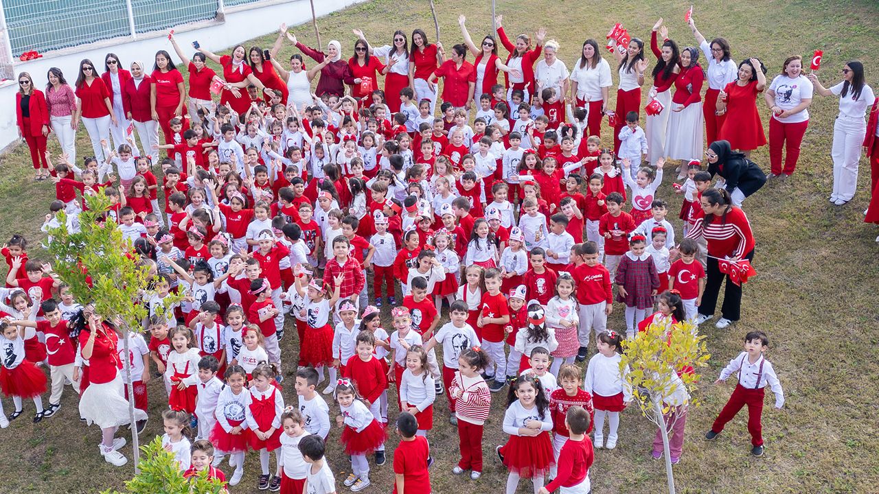 Antik Side sokaklarında Cumhuriyet sevinci
